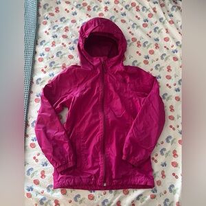 The North Face Girls Lightweight Mesh Lined Dryvent Rain/Wind
Jacket